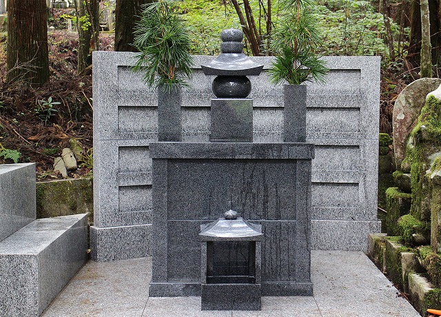 高野山奥の院　永代供養　（禅定への道）